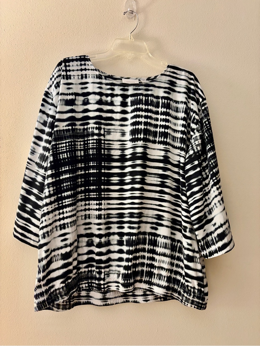 Chico's Women’s Size 3 Black and White Abstract Pattern Tunic Top